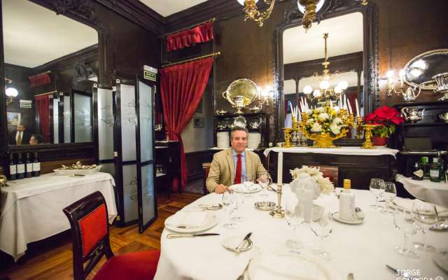Una comida en el Lhardy permite evocar el mundo señorial,
mientras se disfruta de
la mejor gastronomía
española. Foto: JORGE GÓNGORA