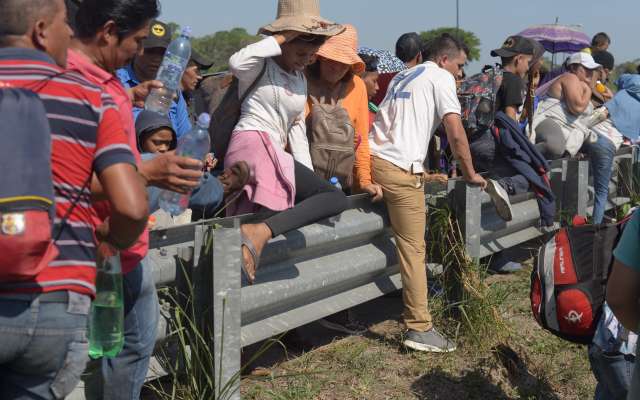 El proyecto refiere, además, que los elementos de seguridad podrán solicitar a cualquier extranjero la documentación que acredite su estancia. Foto: Cuartoscuro