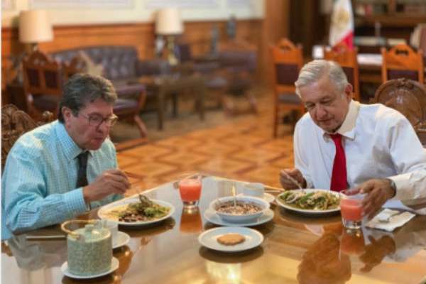 El Presidente
acostumbra
comer en su
oficina ubicada
en Palacio
Nacional. FOTO: ESPECIAL