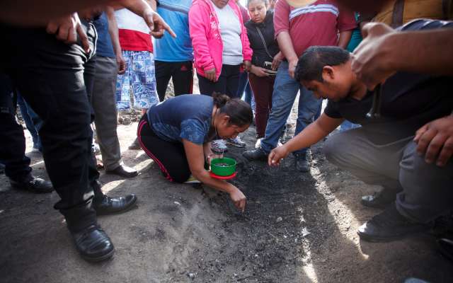 La explosión en un ducto de Pemex, el pasado 18 de enero, dejó 135 muertos y a 170 niños huérfanos. Foto: Cuartoscuro