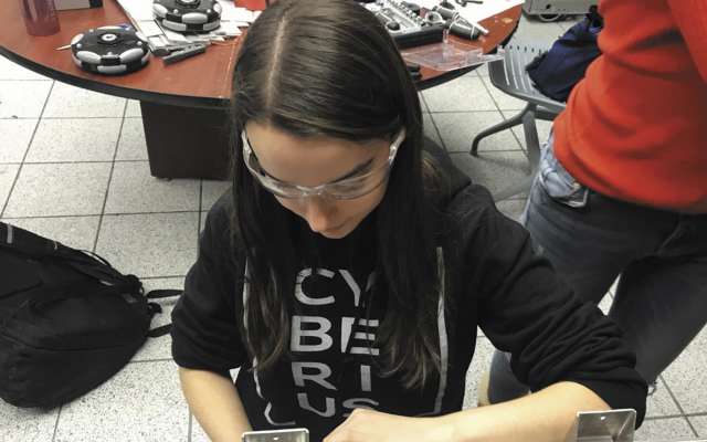 Su idea
partió de la
necesidad
actual de usar
de manera
continua un
smartphone. FOTO: ESPECIAL