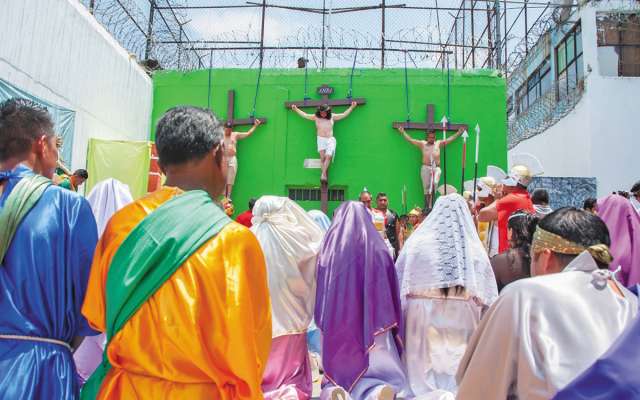 Desde hace 47 años, los reclusos conmemoran la Semana Santa en el penal.FOTOS: CORTESÍA