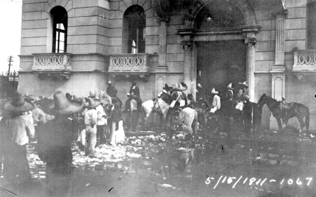 Los mataron con armas y
los arrojaron desde
lo alto del banco.FOTO: ESPECIAL