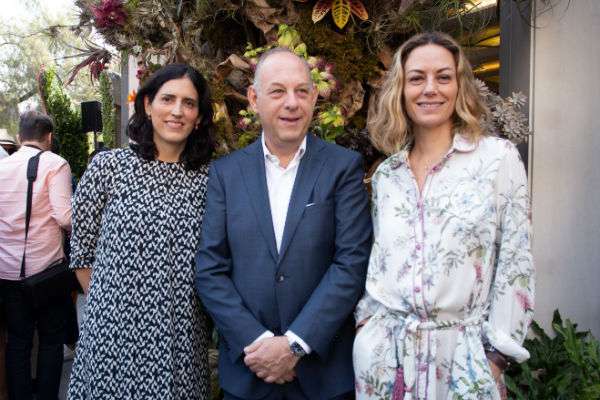 ANFITRIONES DEL EVENTO. Patricia Elías Calles, Ari Berger y Sofía Gorozpe. Foto: Yaz Rivera