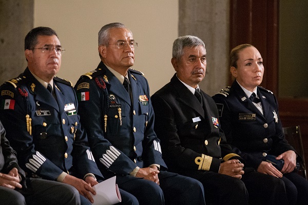 Luis Rodríguez Bucio, comandante de la Guardia Nacional; Xicótencatl de Azolohua Núñez Márquez, representante de la Secretaría de la Defensa Nacional (SEDENA) ante la Guardia Nacional; Gabriel García Chávez, representante de la Marina , y Patricia Rosalinda Trujillo Mariel, representante de la Policía Federal, durante la conferencia de prensa matutina del jefe del ejecutivo. Foto: Cuartoscuro