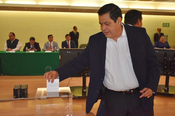 De la Rosa García opinó que la dirigencia del PRD no debe enfocarse en ser una oposición al régimen actual, sino que deben centrarse en conjuntar los esfuerzos. Foto: Especial