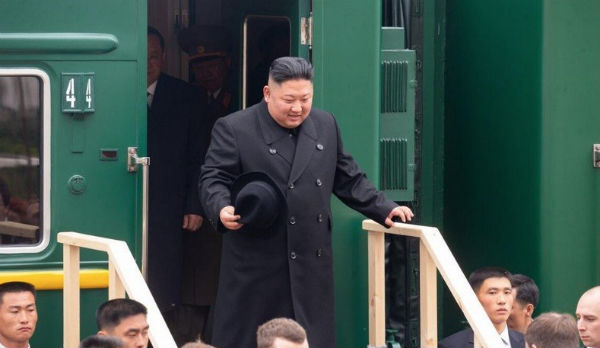 El Líder norcoreano fue recibido con honores en Rusia. FOTO: ESPECIAL
