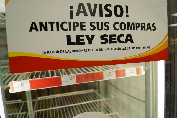 Aplicará en vinaterías, tiendas de abarrotes, supermercados con licencia para venta de vinos y licores, tiendas de autoservicio, tiendas departamentales y cualquier otro establecimiento mercantil similar
