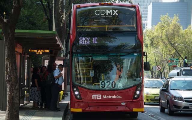 El Metrobús sí dará servicio hasta las 24;00 horas; sin embargo, la hora de inicio no será la misma durante durante los cuatro días. Foto: Cuartoscuro