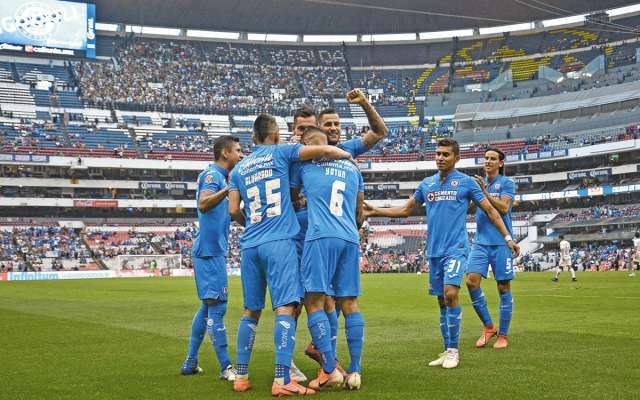 APENITAS. La Máquina
necesitó del VAR para salir airosa ante 10 auriazules. Foto: MEXSPORT
