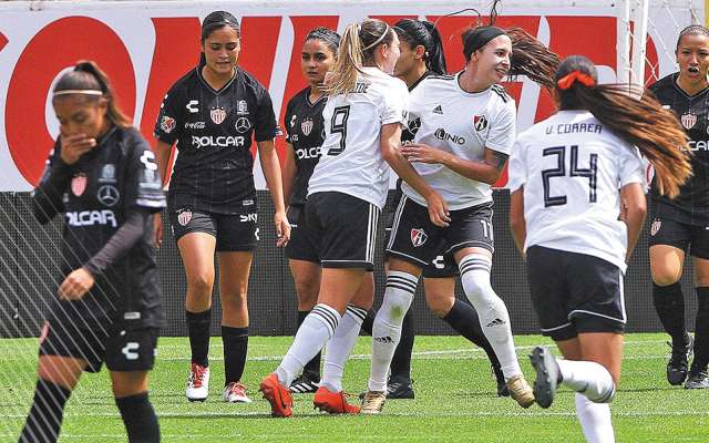 PELIGROSA. Fabiola Ibarra (11) abrió el marcador para el Atlas, en el duelo de la última jornada ante el Necaxa. Foto: @ATLASFCFEMENIL