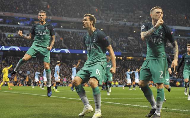 Fernando Llorente (18) marcó el
tanto que le dio el pase a la siguiente ronda a los
Spurs, ante la algarabía de sus compañeros, para
silenciar al Etihad Stadium.FOTO: ESPECIAL