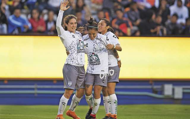 LÍDERES. López (izq.) y Ángeles (cen.) pelean
por la gloria. Foto: MEXSPORT