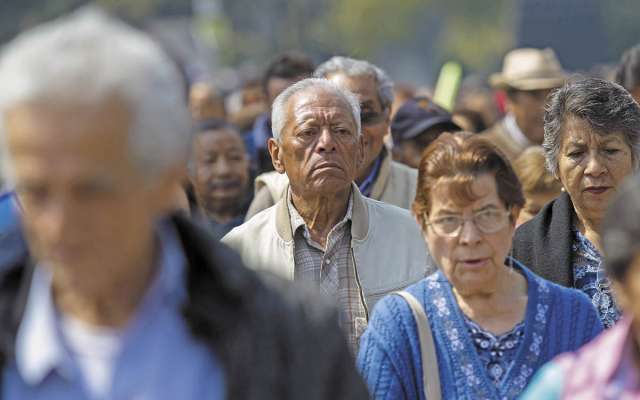 Para mejorar la pensión de los mexicanos, se necesita aportar 16% del salario. FOTO: CUARTOSCURO