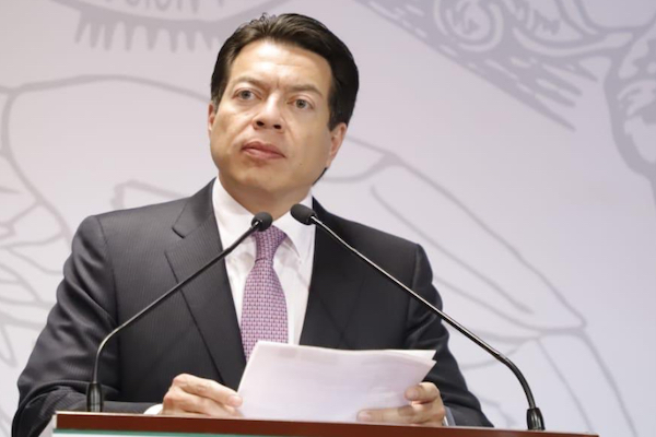 El coordinador de la bancada de Morena prevé que este jueves se distribuya el predictamen en comisiones. Foto: @mario_delgado