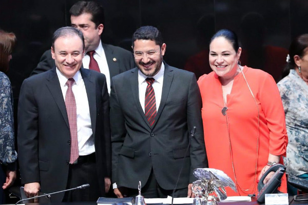 A petición de los coordinadores de los grupos parlamentarios, la discusión de este dictamen será el lunes 29 de abril, explicó Martí Batres