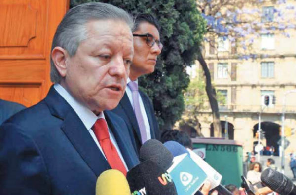Al término de la reunión, el ministro dijo que reiteraron el compromiso de cooperación. FOTO: ESPECIAL