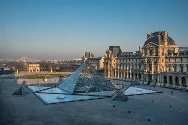 El Museo del Louvre, resguarda obras no se dañaron en el incendio que sufrió la Catedral de Notre Dame.
Foto de Twitter @MuseeLouvre