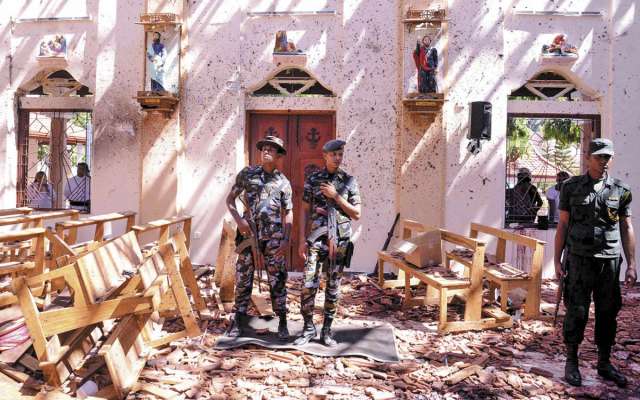 HORROR. En la iglesia San Sebastián, en Negombo, ocurrió una de las primeras explosiones. Foto:AFP