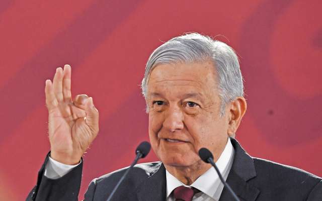 López Obrador dejó
ver su gusto por la Biblia.FOTO: ESPECIAL