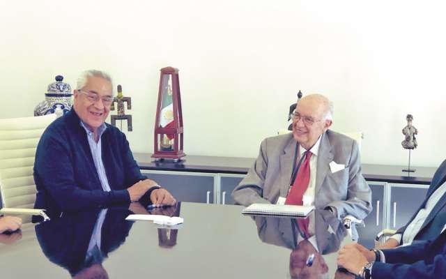 El gobernador Guillermo Pacheco (a la izq.) y el titular de la Fepade, José Agustín Ortiz Pinchetti. Foto: Especial