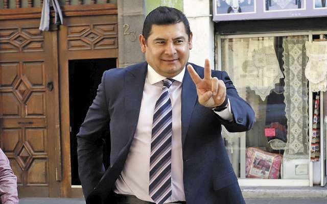 LUCHA POLÍTICA. Armenta ha exigido varias veces ser
registrado como candidato. Foto: ENFOQUE