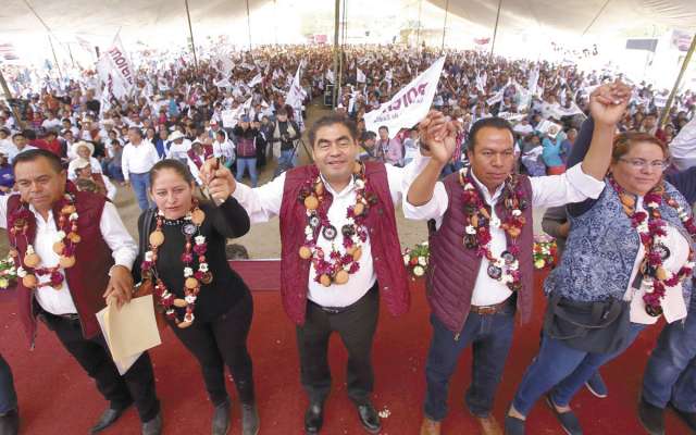 Por la tarde, el candidato convivió con habitantes del municipio de Zacapoaxtla.FOTO: ESPECIAL