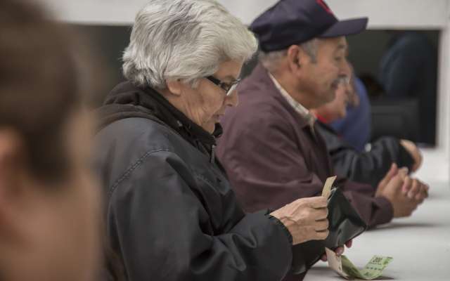 Al Banco de México le preocupa que la baja inversión se traduzca en una disminución en el gasto de los consumidores. Foto: Cuartoscuro