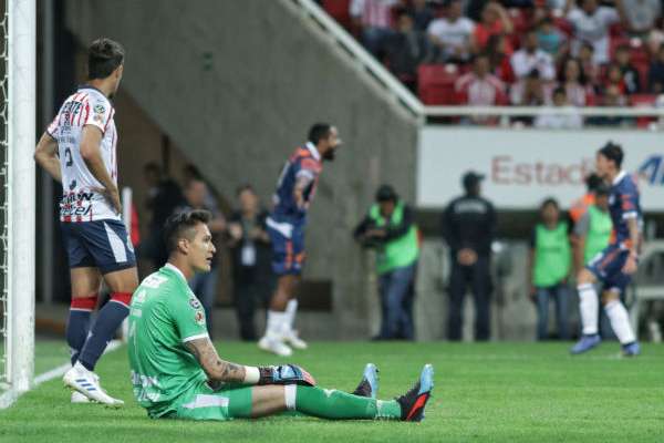 Mientras los de Puebla festejaban, los del chiverío no encontraban la fórmula futbolÍstica. FOTO: ESPECIAL