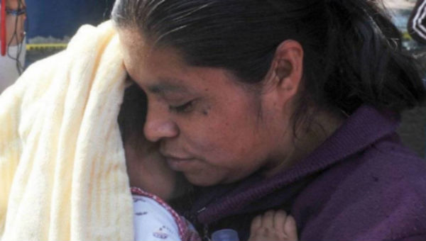 Luego de varios días de sufrimiento, madre e hija volvieron a casa juntas. FOTO: ESPECIAL