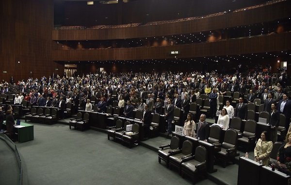 Con 381 votos a favor, 2 abstinencias, y 79 en contra se aprobó en lo general el dictamen que modifica los artículos 3, 31 y 73 de la Constitución en materia de Reforma Educativa. Foto: Cuartoscuro