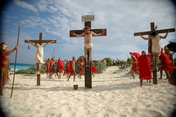 La escenificación de la Pasión de Cristo que tendría lugar el día de hoy, será pospuesta para mañana a la misma hora
Foto: Cuartoscuro