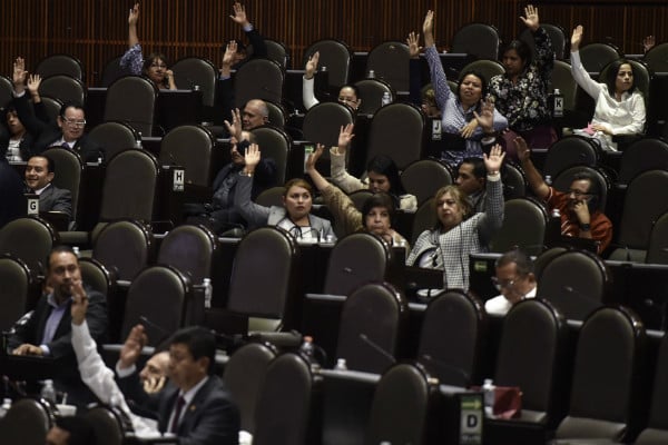 Mario Delgado expuso que solo se hará una adenda al dictamen aprobado en comisiones, y aseguró que ello de ninguna manera significa una ruptura con la CNTE