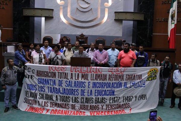 Los maestros piden la regularización de cinco mil 743 empleados que están fuera del FONE, pues no tienen prestaciones. Foto: Especial