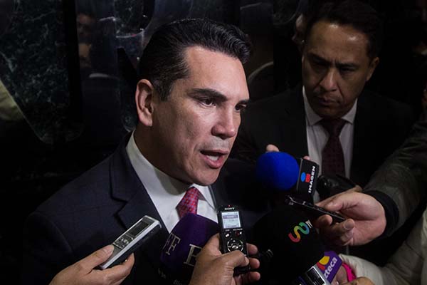 El gobernador Alejandro Moreno Cárdenas sostuvo que ningún programa federal, estatal o municipal tiene color o tiene partido, por lo que es obligación del gobierno servir a la gente, atenderla y beneficiar a quienes más lo necesitan. FOTO: CUARTOSCURO