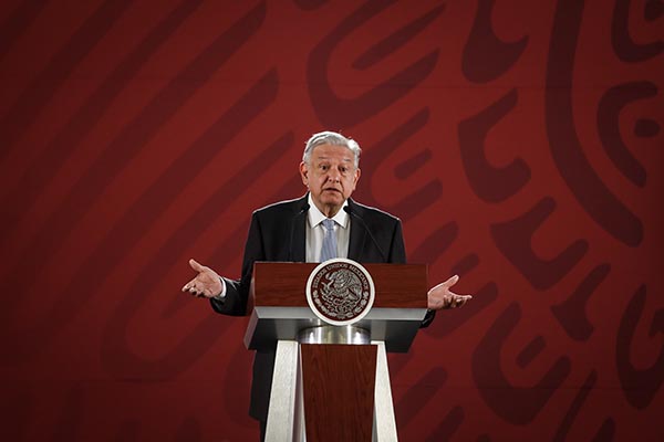 En conferencia de prensa en Palacio Nacional, el presidente Andrés Manuel López Obrador celebró la aprobación de la reforma educativa. FOTO: NOTIMEX