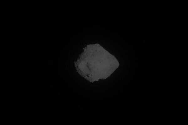 La sonda corroboró el éxito de su misión al aproximarse al asteroide y tomar fotografías de la superficie. Foto: Especial