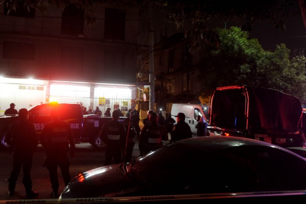 policías atienden atropellados