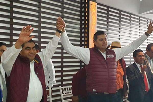 El candidato por Morena a la gubernatura de Puebla, Miguel Barbosa, y el aspirante al mismo cargo, Alejandro Armenta, anunciaron un acuerdo unitario de participación comunitaria en la campaña que se realiza.