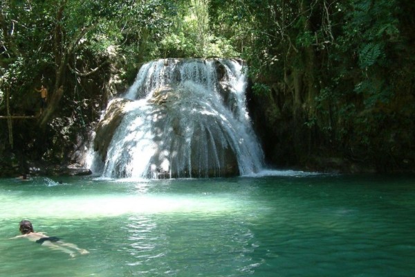 La temperatura fría del agua resulta un verdadero placer en este clima tan caluroso. Foto: Sectur