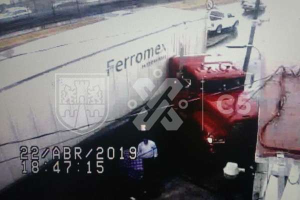El choque se registró en Circuito Interior y Avenida 533