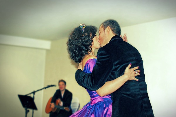 El beso y la música suelen ser una combinación idónea. Foto: Pixabay