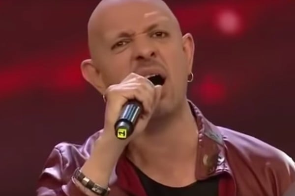 El vocalista de Shamanes recibió la retroalimentación de los coaches. Foto: Especial