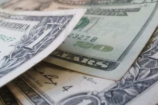 El dólar se compra en casas de cambio del aeropuerto capitalino en 17.70 pesos. Foto: Archivo | Notimex