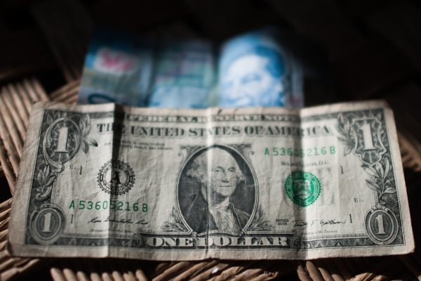 El billete verde se compra en 17.82 pesos en el AICM. Foto: Archivo | Cuartoscuro