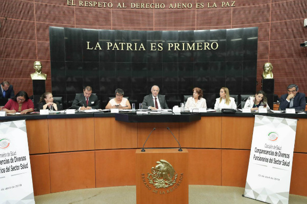 Su director destacó ante senadores que hay adeudos en vales, fondo de ahorro y aguinaldo, por un monto de mil 600 millones de pesos, y que el pasivo laboral asciende a cuatro mil 635 millones de pesos
