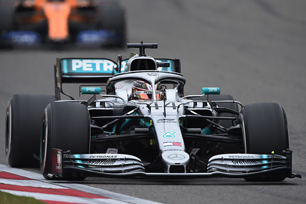 Daniel Ricciardo obtuvo su mejor resultado del año a bordo de su Renault, pues vio la bandera a cuadros en séptimo lugar. FOTO: AFP