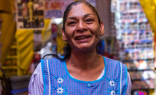 BARRIO. Lourdes Ruiz vendía ropa de bebé en su querido barrio de Tepito, donde habitó en la vecindad La Fortaleza. Foto: Cuartoscuro