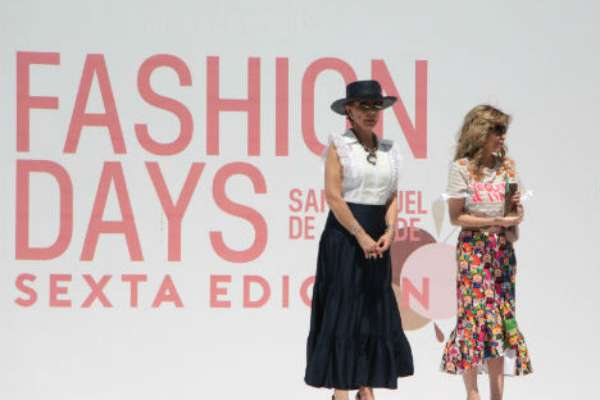 ANFITRIONAS. Marta Sahagún de Fox y Blanca
Salinas de Santos, con Anna Fusoni. Foto: CARLOS SANTANA