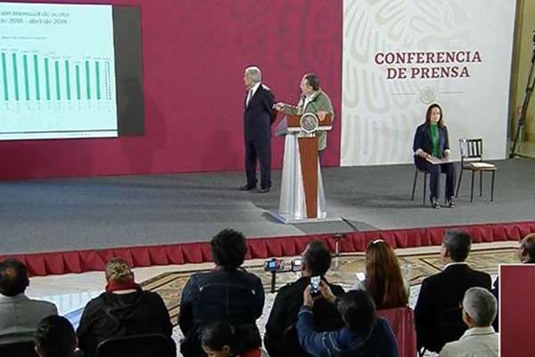 Durante la conferencia de prensa matutina en Palacio Nacional, el funcionario comentó que la entrega de combustible en las estaciones se ha normalizado y que el robo ha disminuido a 4 mil barriles diarios en promedio.